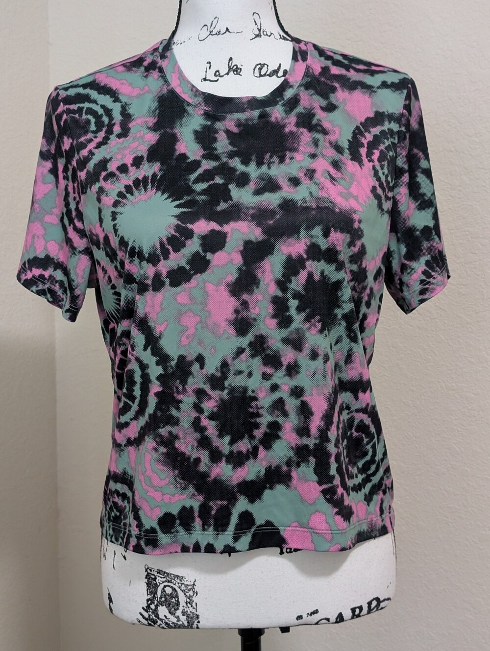 EUC•Hurley UPF 50+ Pink&Mint Tie Dye Split Back Tie Hem Short Sleeve Tee•M🩷🌱🖤